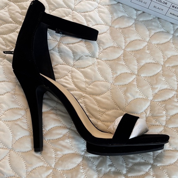 Wild Diva Elsie Black Nubuck Strappy Platform Heels size 7.5 NIB Never Worn - Picture 8 of 8